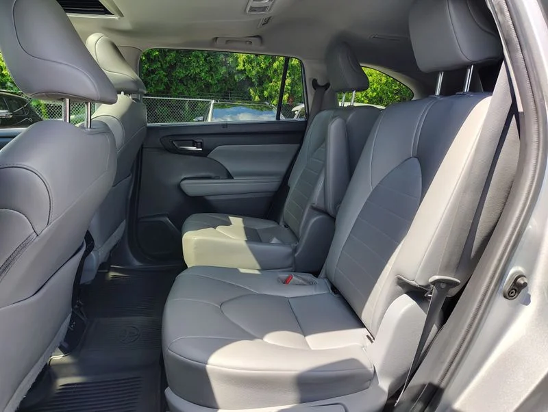 Used 2022 Silver Toyota XLE image 14