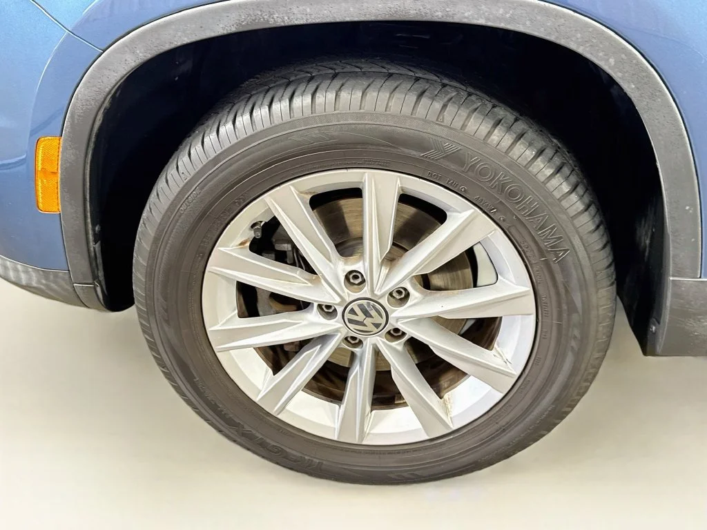 Used 2018 Blue Volkswagen 2.0T image 38