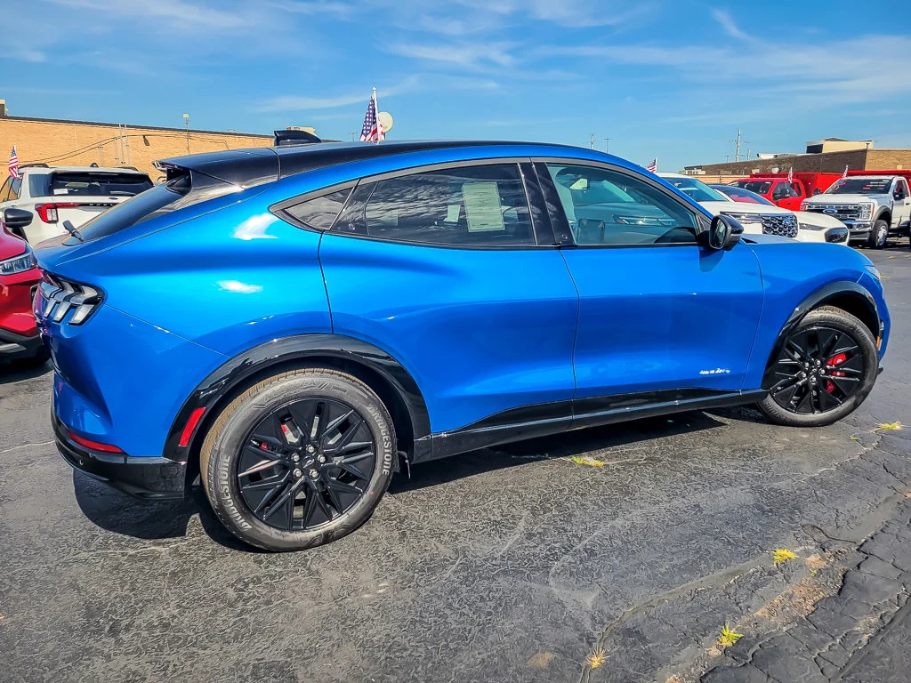 New 2025 Velocity Blue Metallic Ford Premium image 7