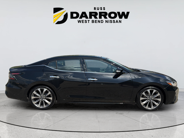 Used 2023 Black Nissan Platinum image 6