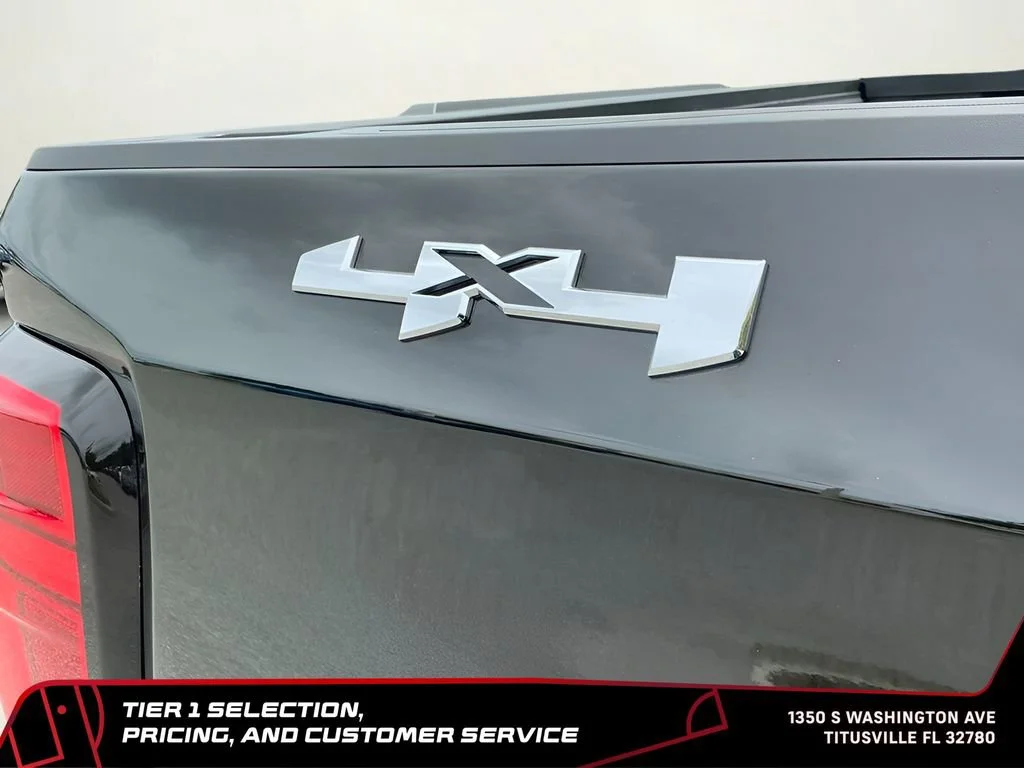 Used 2025 Onyx Black GMC Elevation image 43
