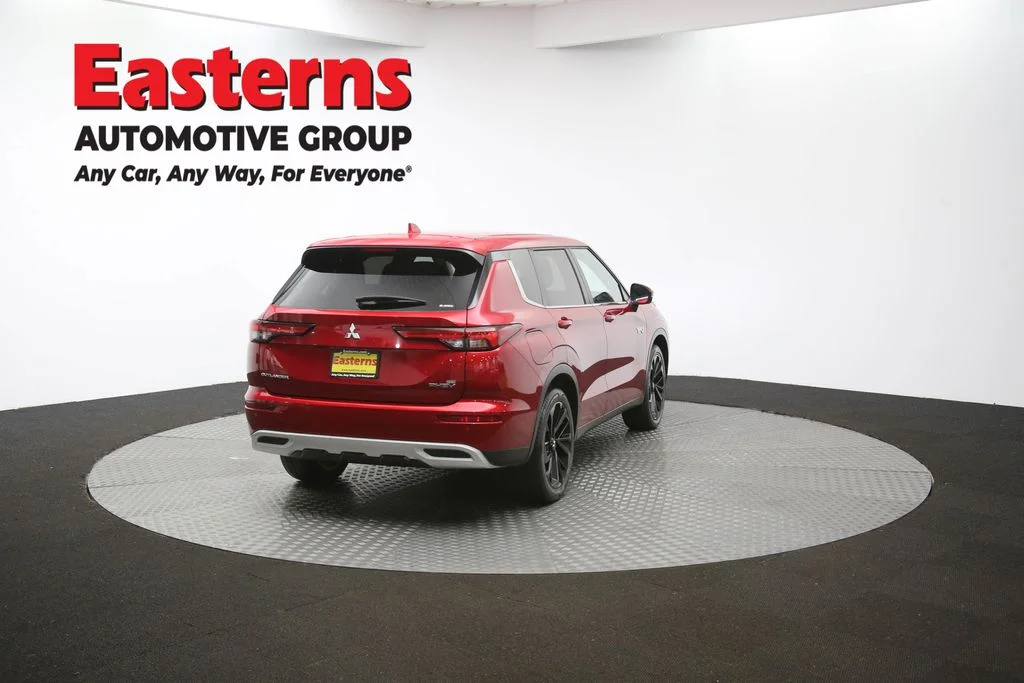 Used 2023 Red Mitsubishi SE image 38