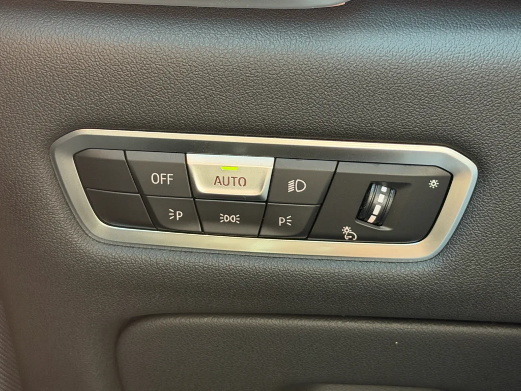Used 2022 Jet Black BMW sDrive40i image 26
