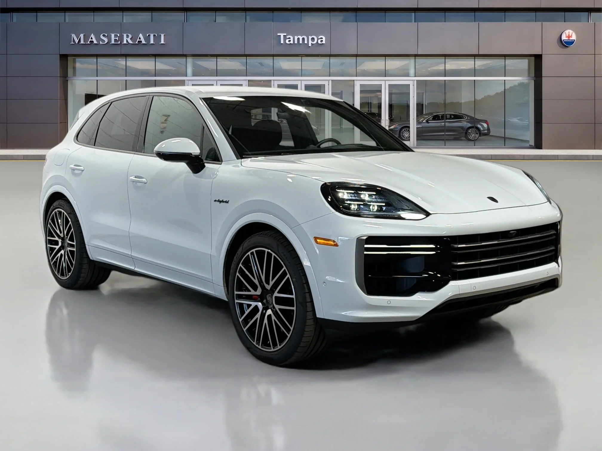 2025 Porsche Cayenne Turbo E-Hybrid's photo