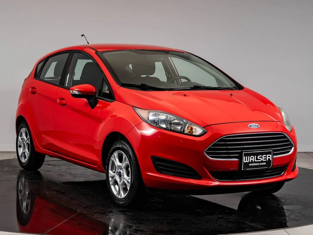 Used 2015 Race Red Ford SE image 12