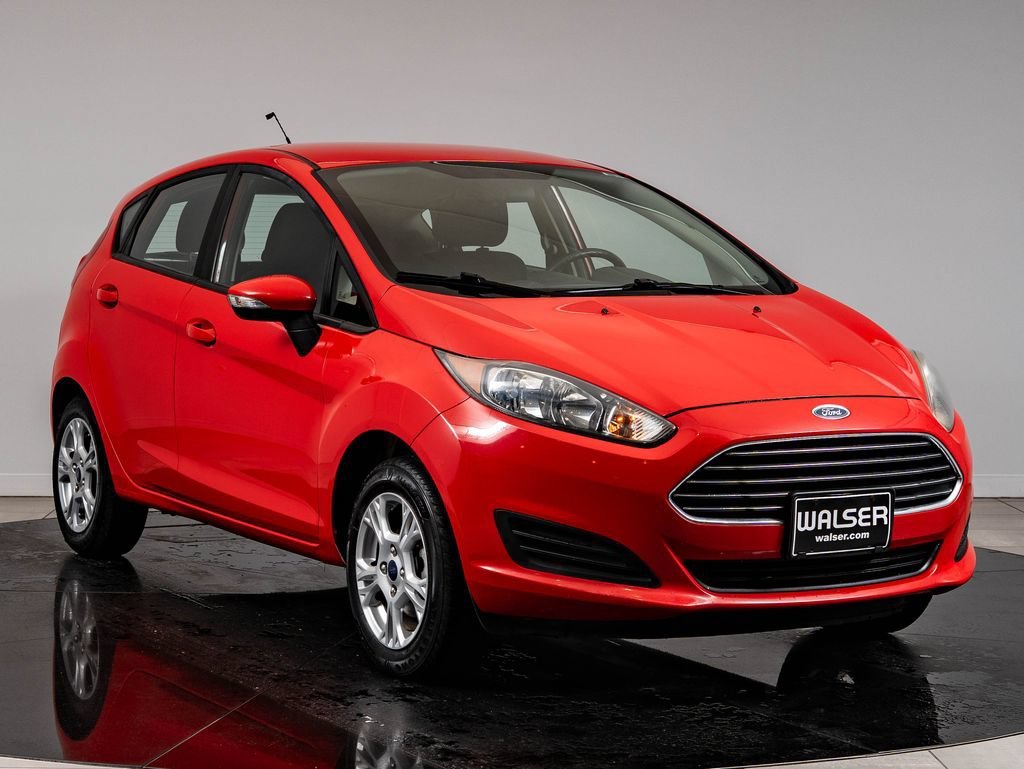 Used 2015 Race Red Ford SE image 12