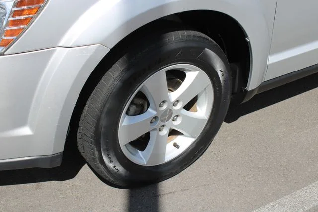 Used 2012 Silver Dodge SXT image 12