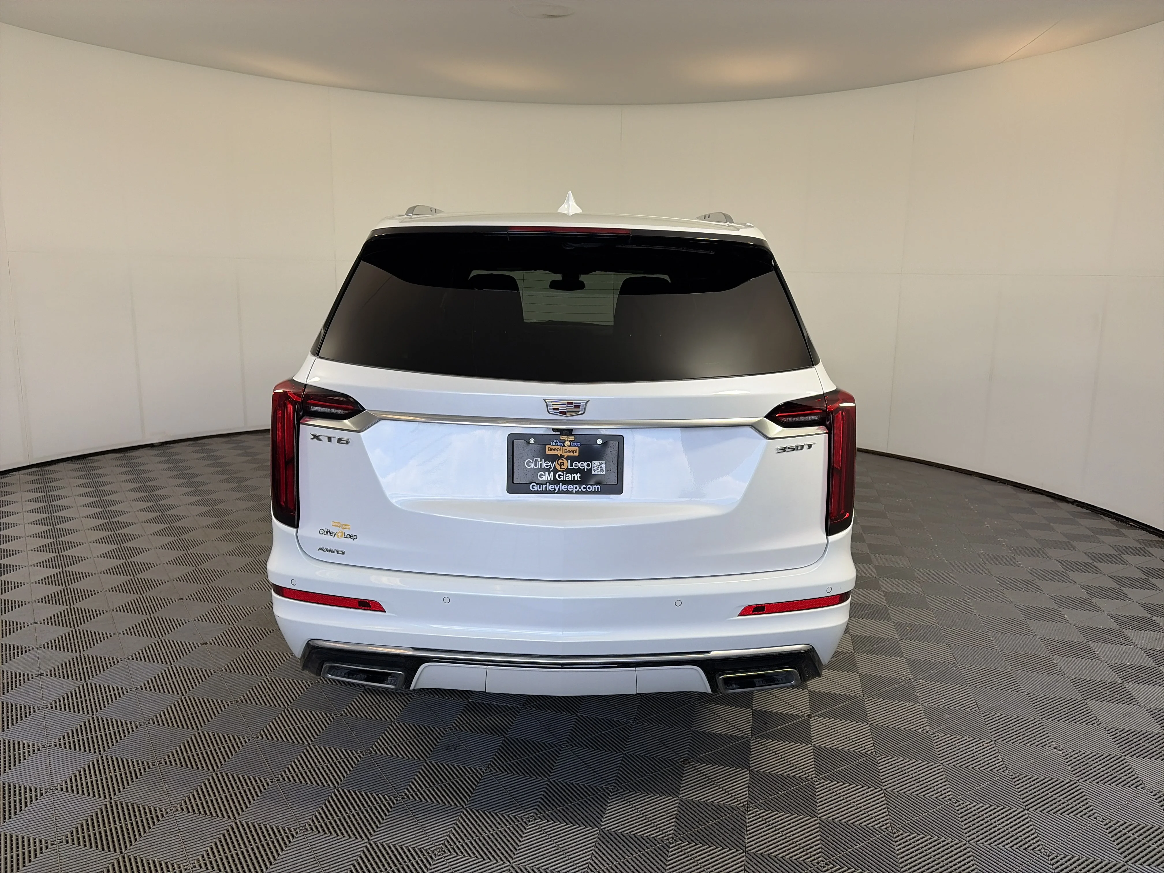 Used 2025 Crystal White Tricoat Cadillac Luxury image 11