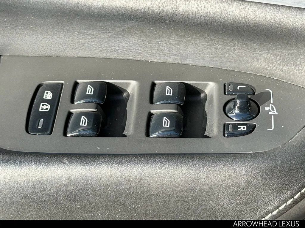 Used 2018 Gray Volvo T8 Inscription image 17