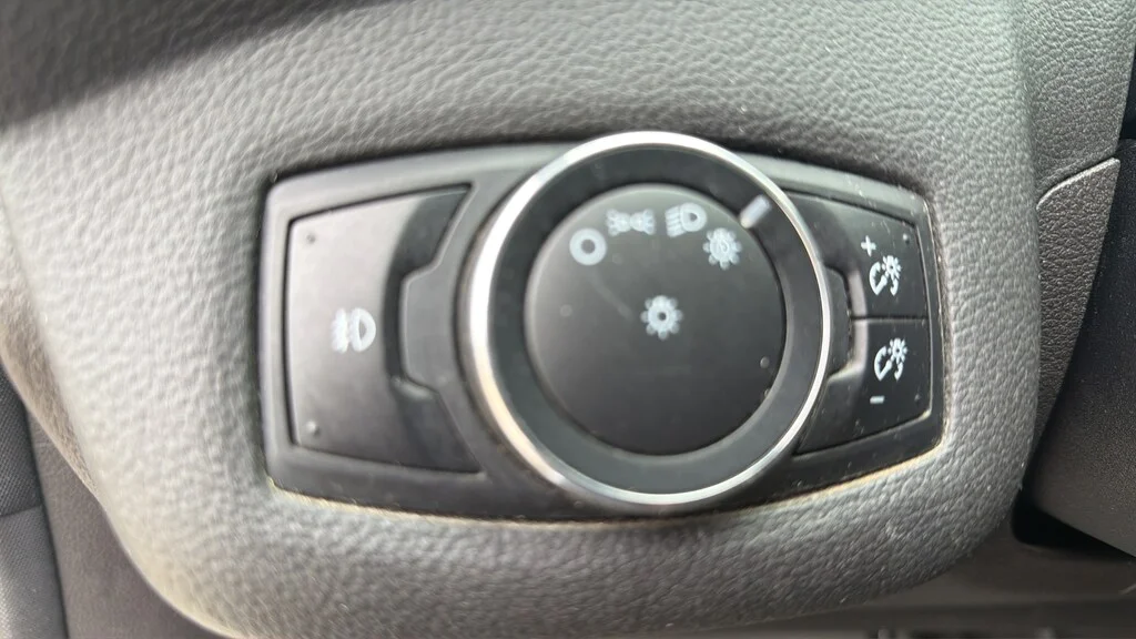 Used 2014 Oxford White Ford SE image 23