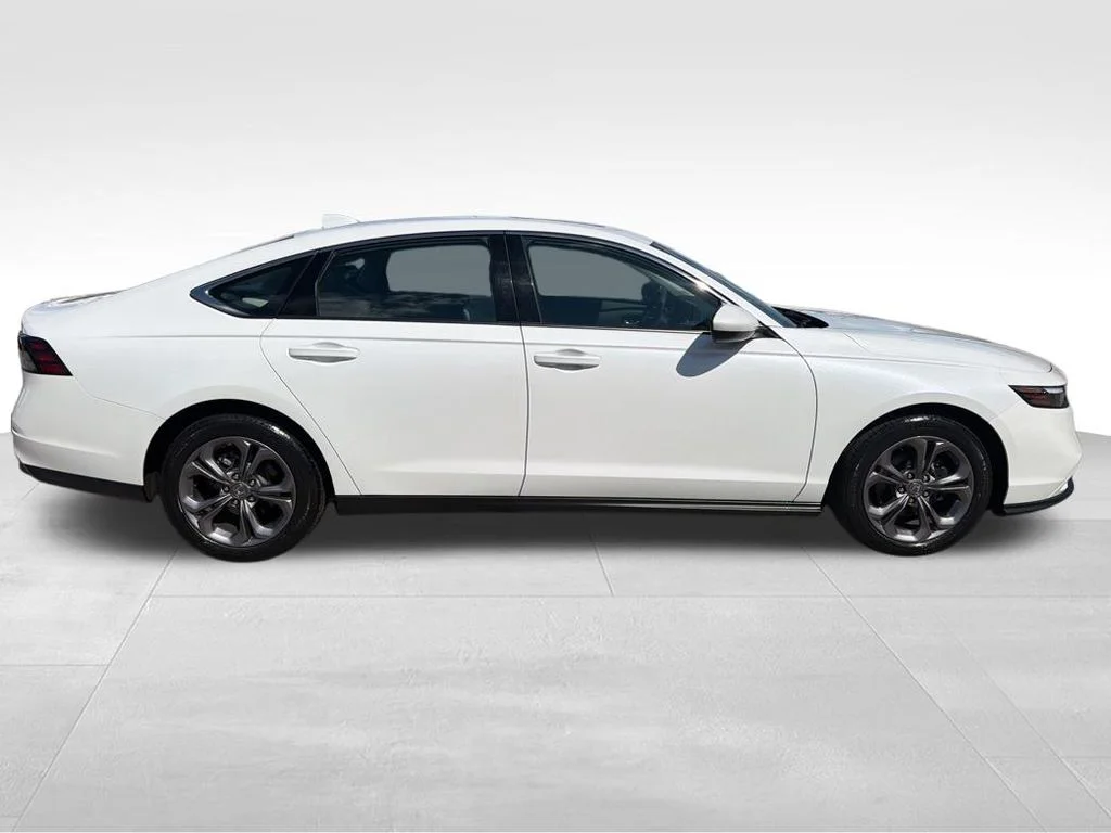 Used 2024 White Honda EX image 7