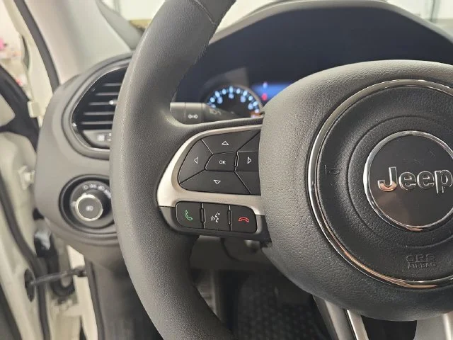 Used 2023 Alpine White Clearcoat Jeep Altitude image 29