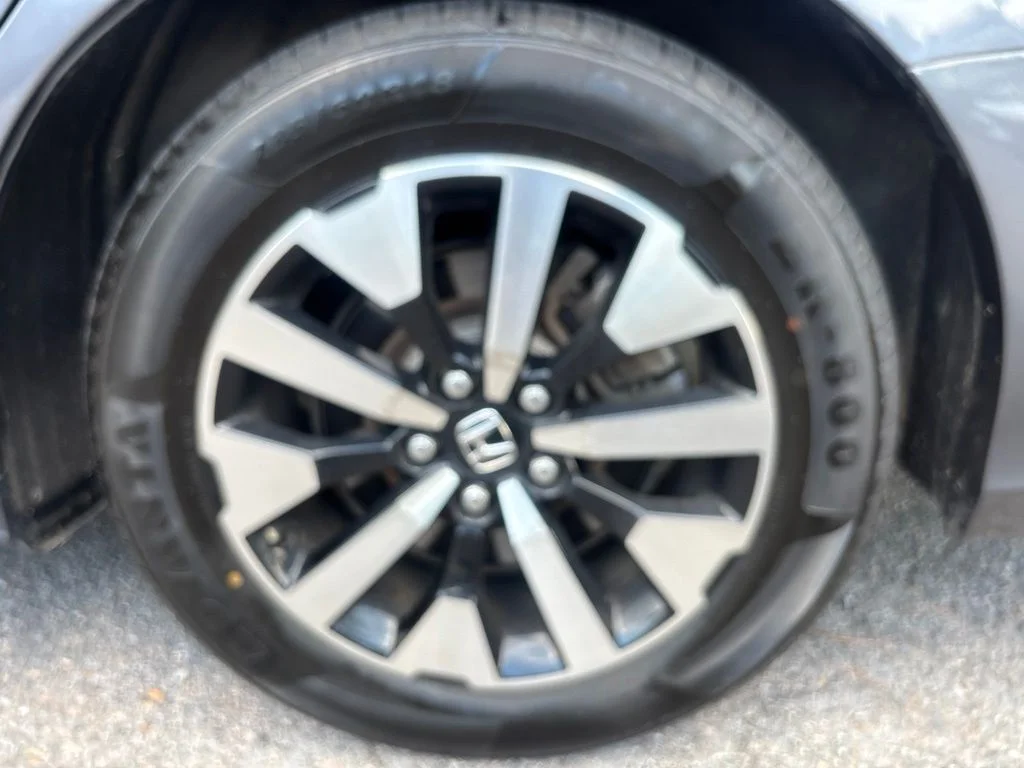 Used 2025 Gray Honda EX-L image 33