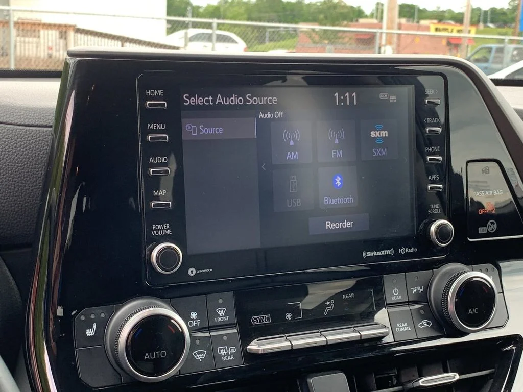 Used 2022 Silver Toyota XLE image 24