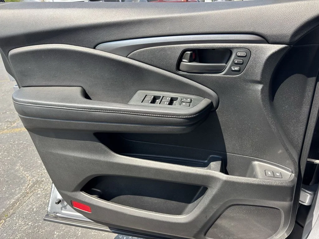 Used 2022 Silver Honda EX-L image 13