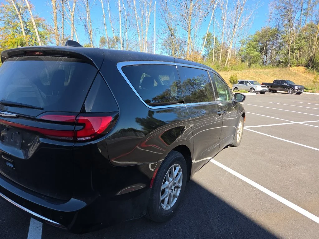 Used 2024 Black Chrysler Touring L image 7