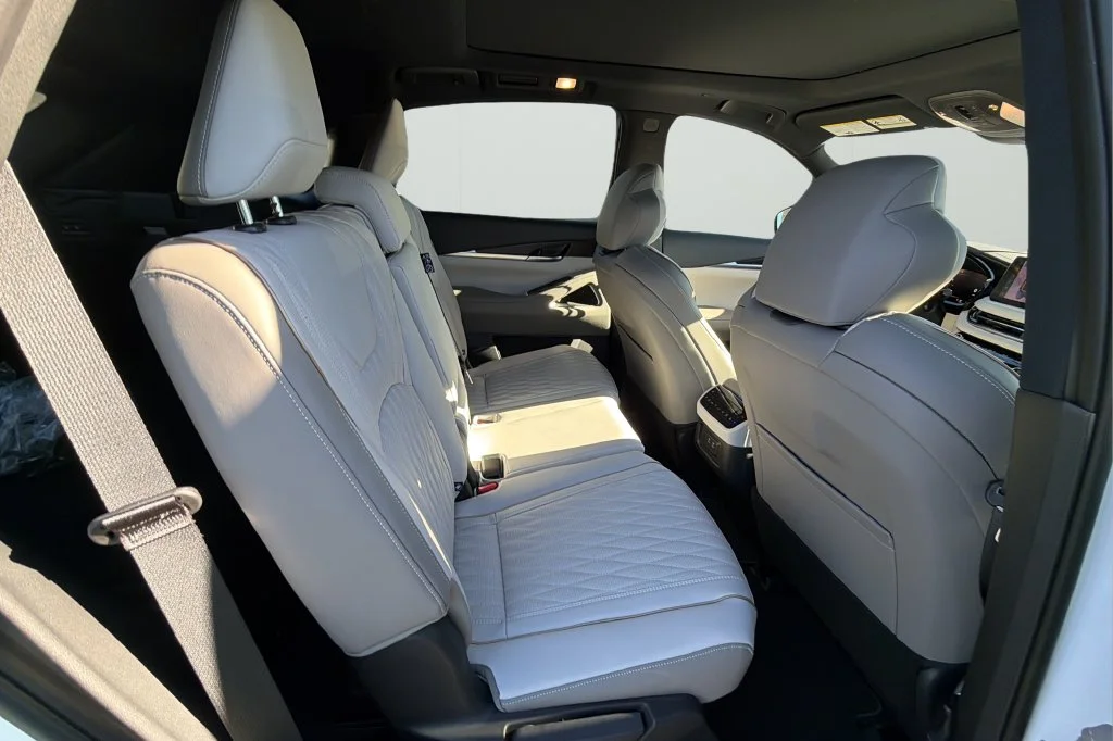 New 2027 2T RAD WHT INFINITI Autograph AWD image 12