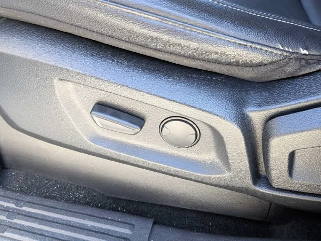 Used 2019 White Ford Lariat image 17