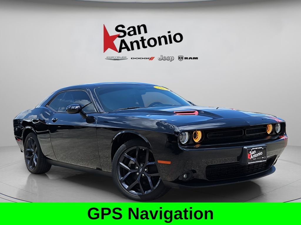Used 2023 Black Dodge SXT image 2