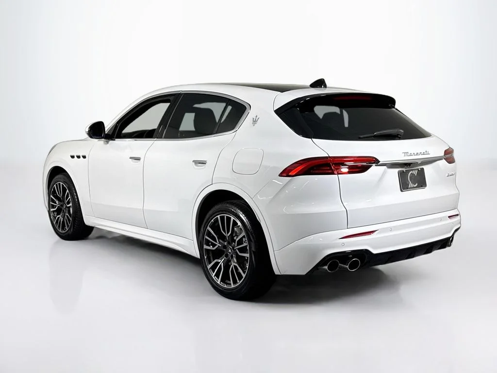 Used 2025 Bianco Maserati Base image 3