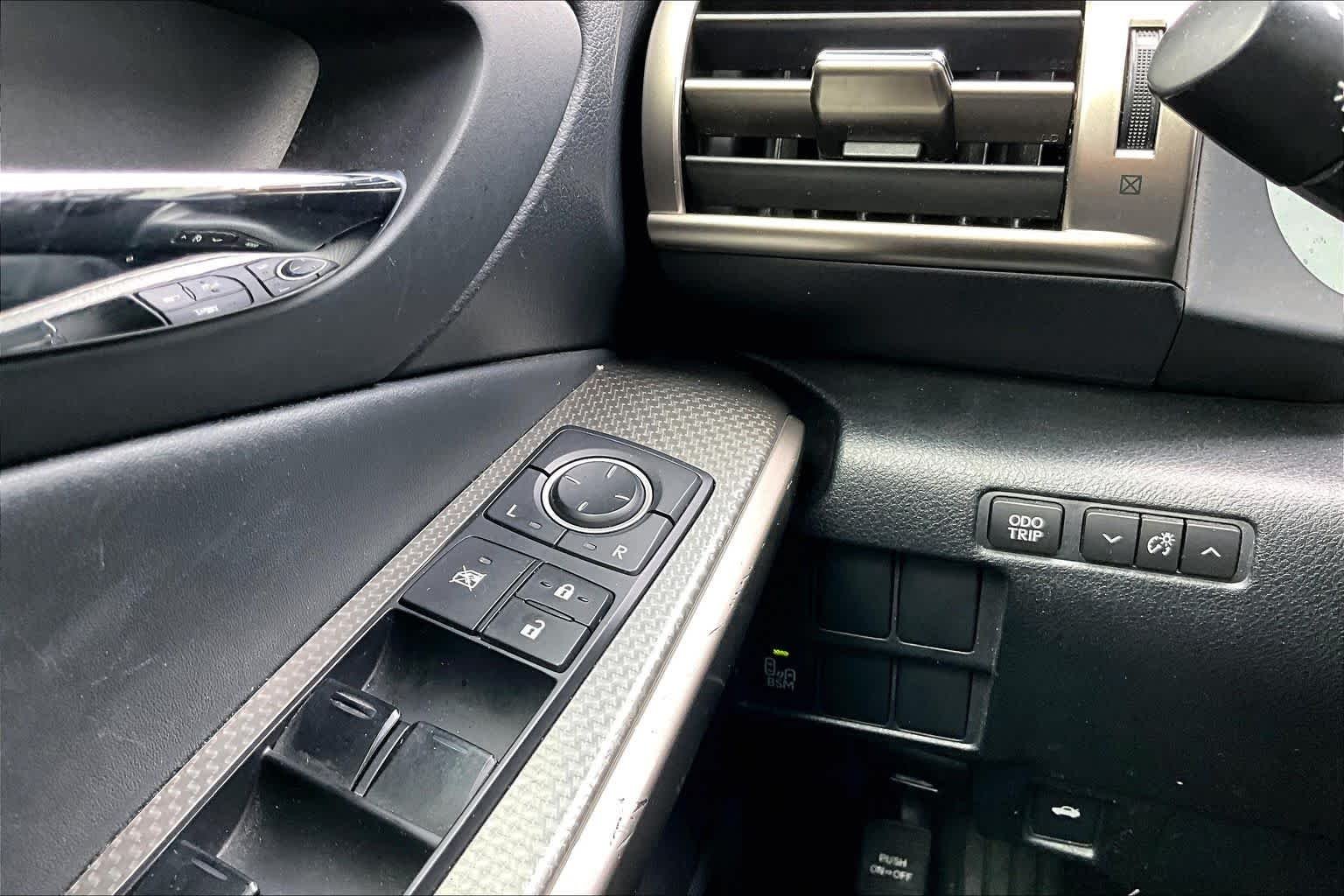 Used 2015 Atomic Silver Lexus  image 35