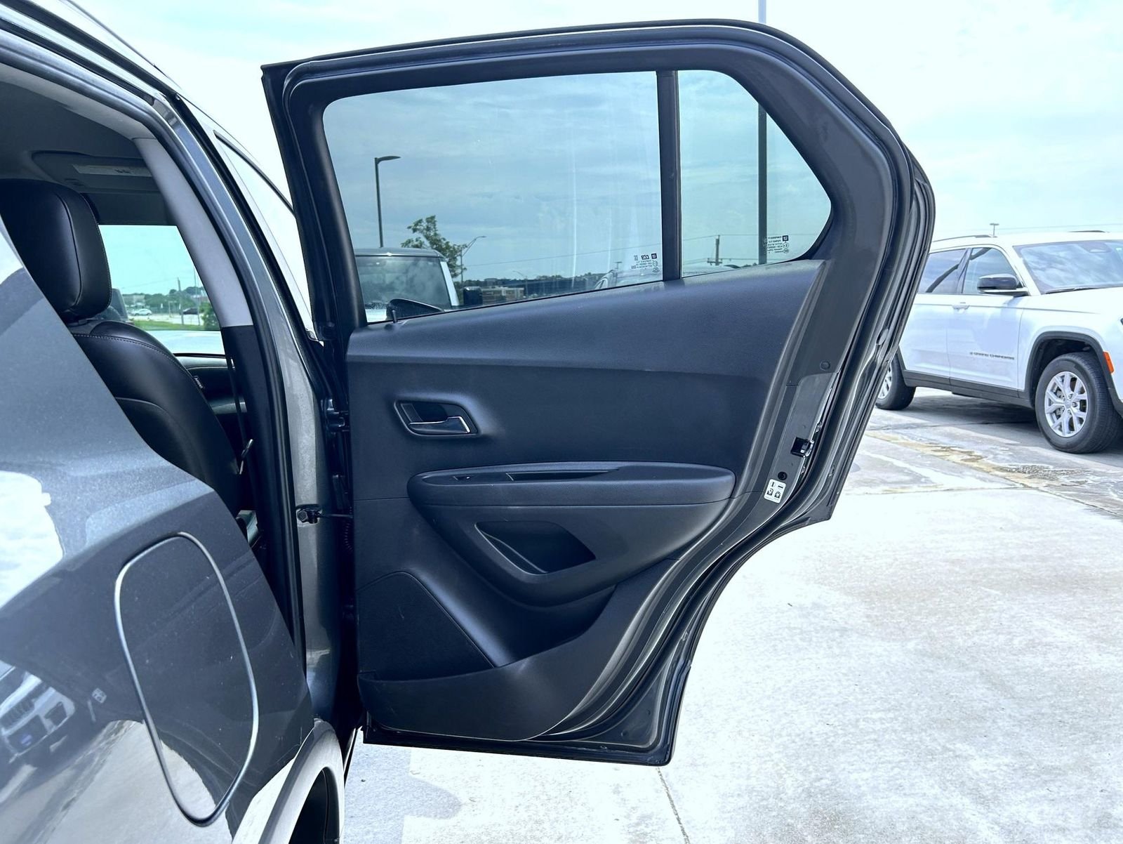 Used 2018 Gray Chevrolet LT image 17