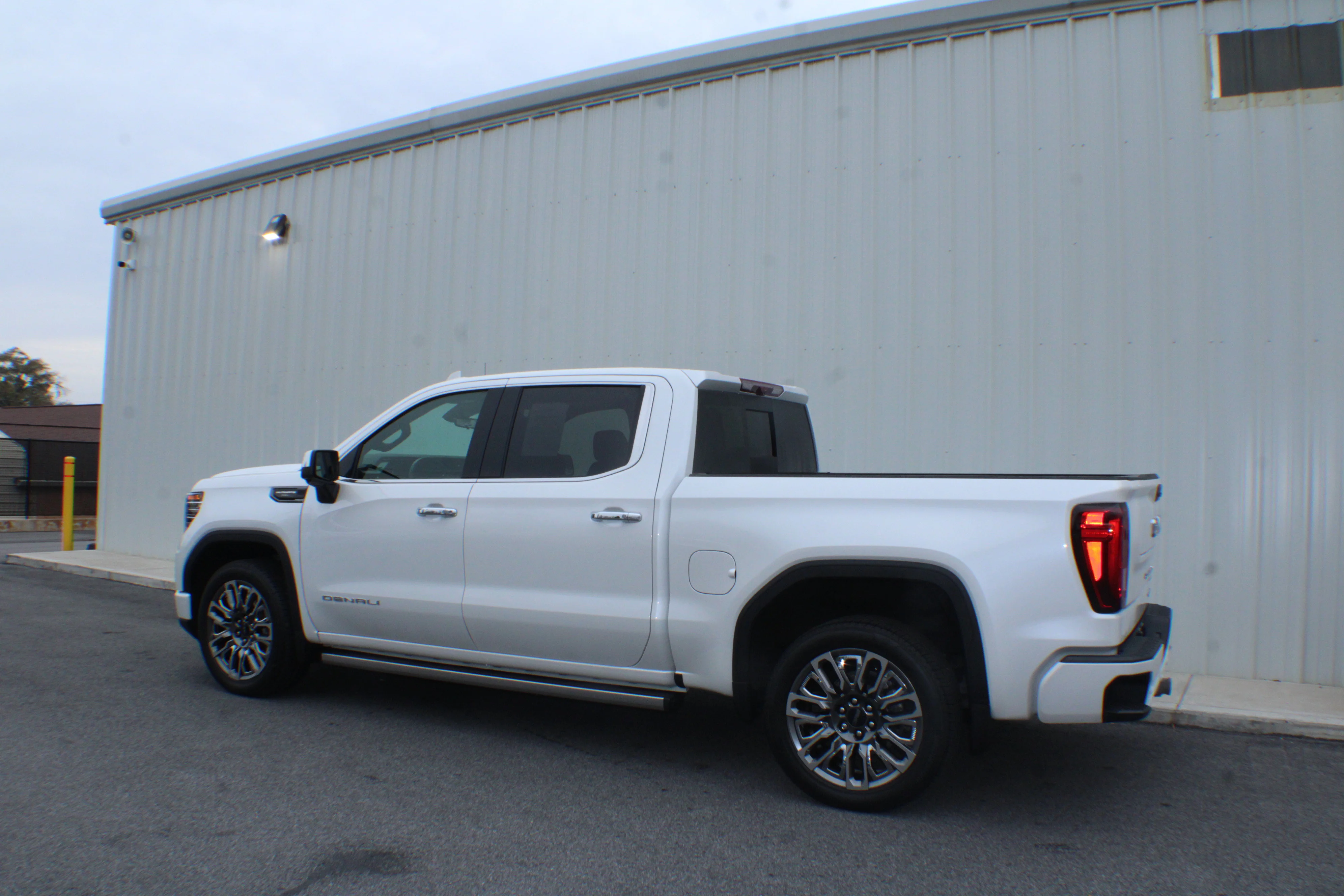 Certified Used 2025 White Frost Tricoat GMC Denali Ultimate image 3