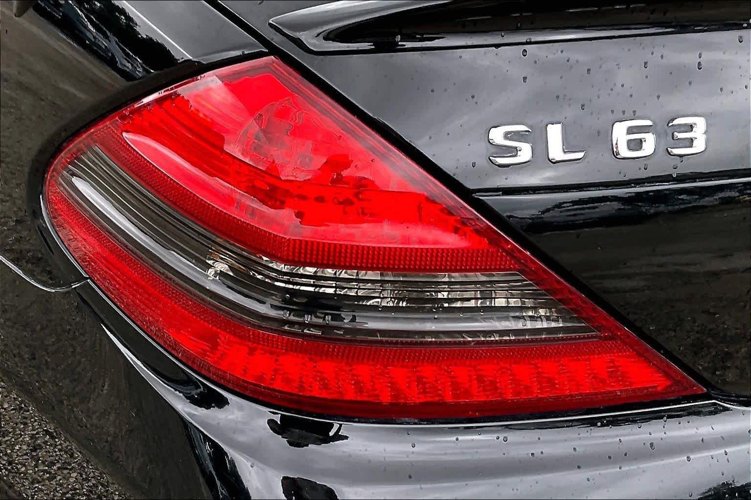 Used 2009 Iridium Silver Metallic Mercedes-Benz AMG® image 23