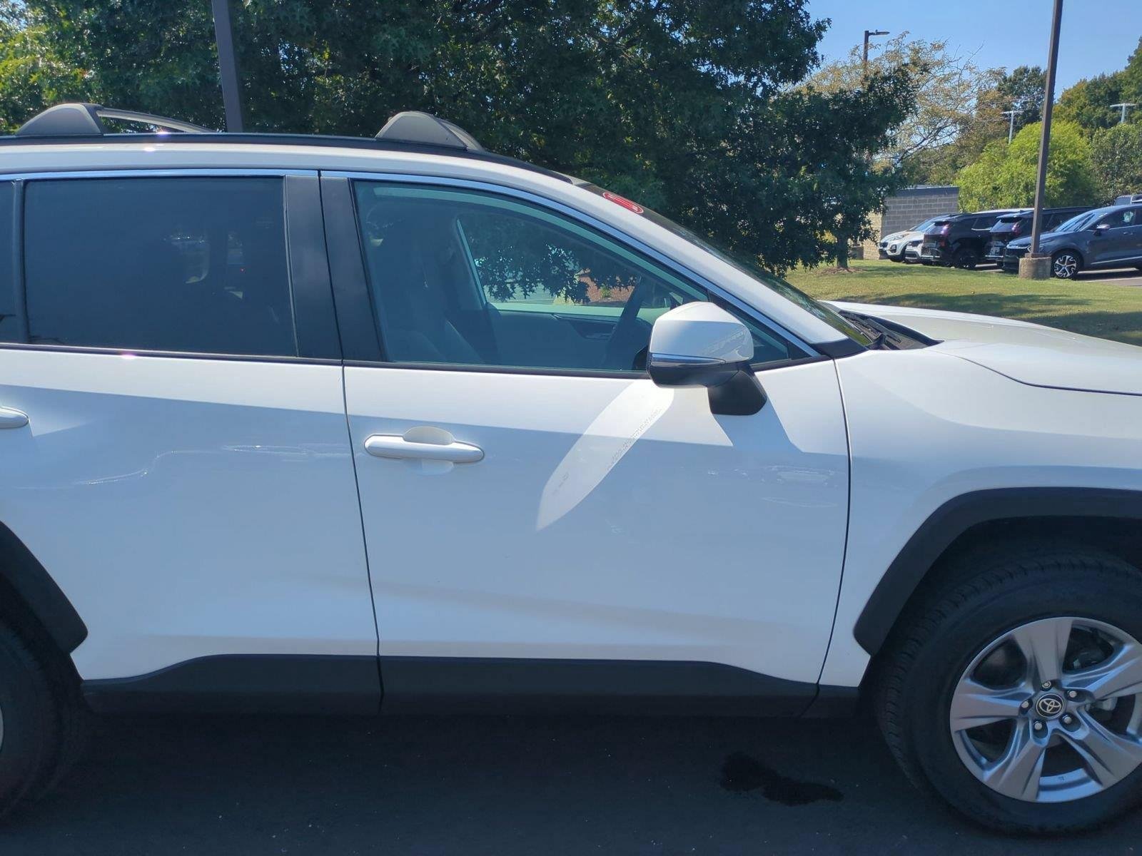 Used 2022 White TOYOTA  image 35