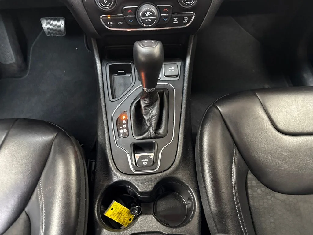 Used 2019 Light Brownstone Pearlcoat Jeep Latitude Plus image 21
