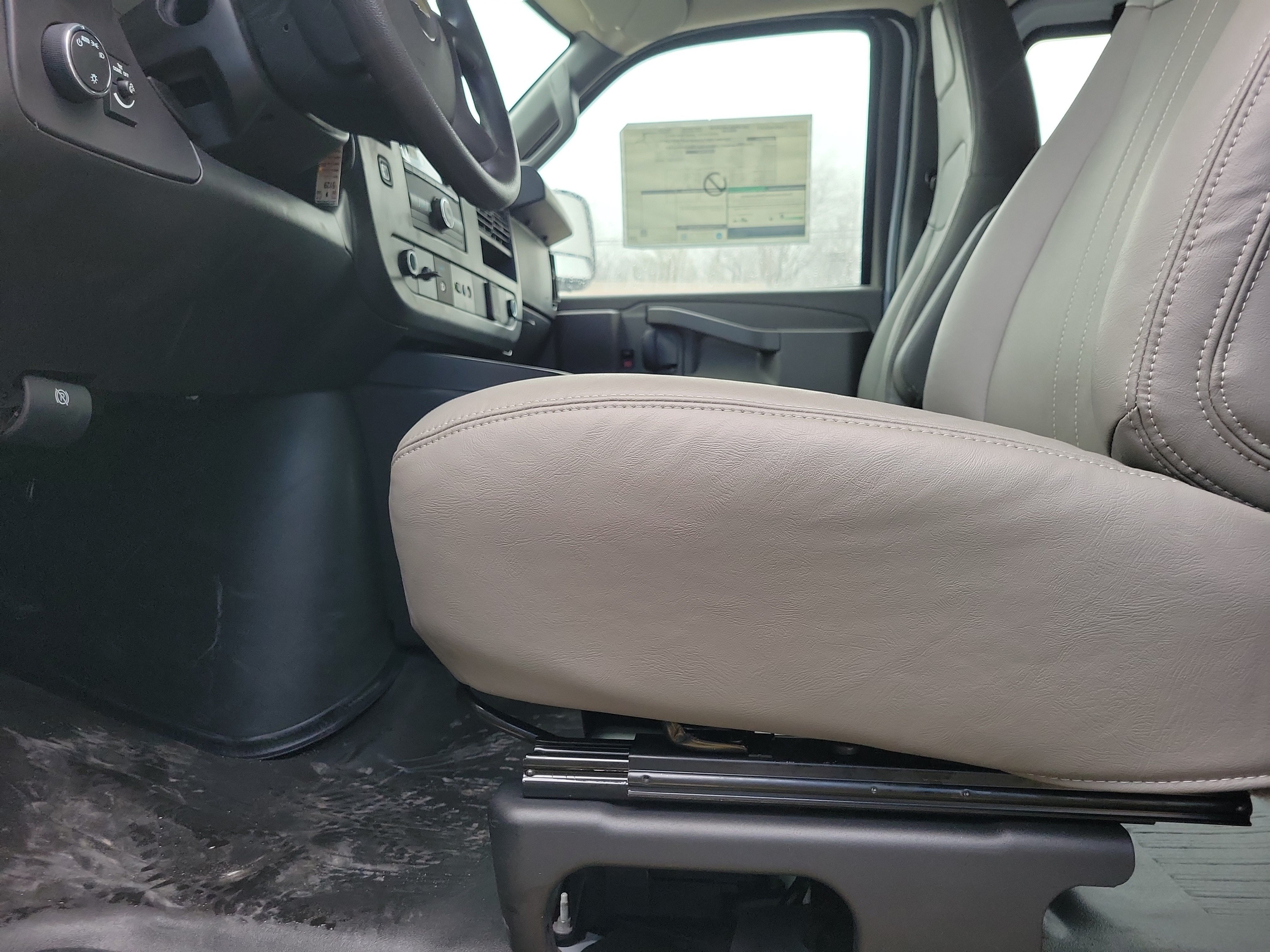 2025 Chevrolet Express Cargo Work Van - Photo 16