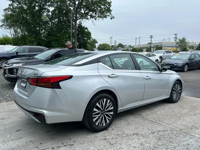 Used 2024 Silver Nissan 2.5 SV Sedan 4D image 10