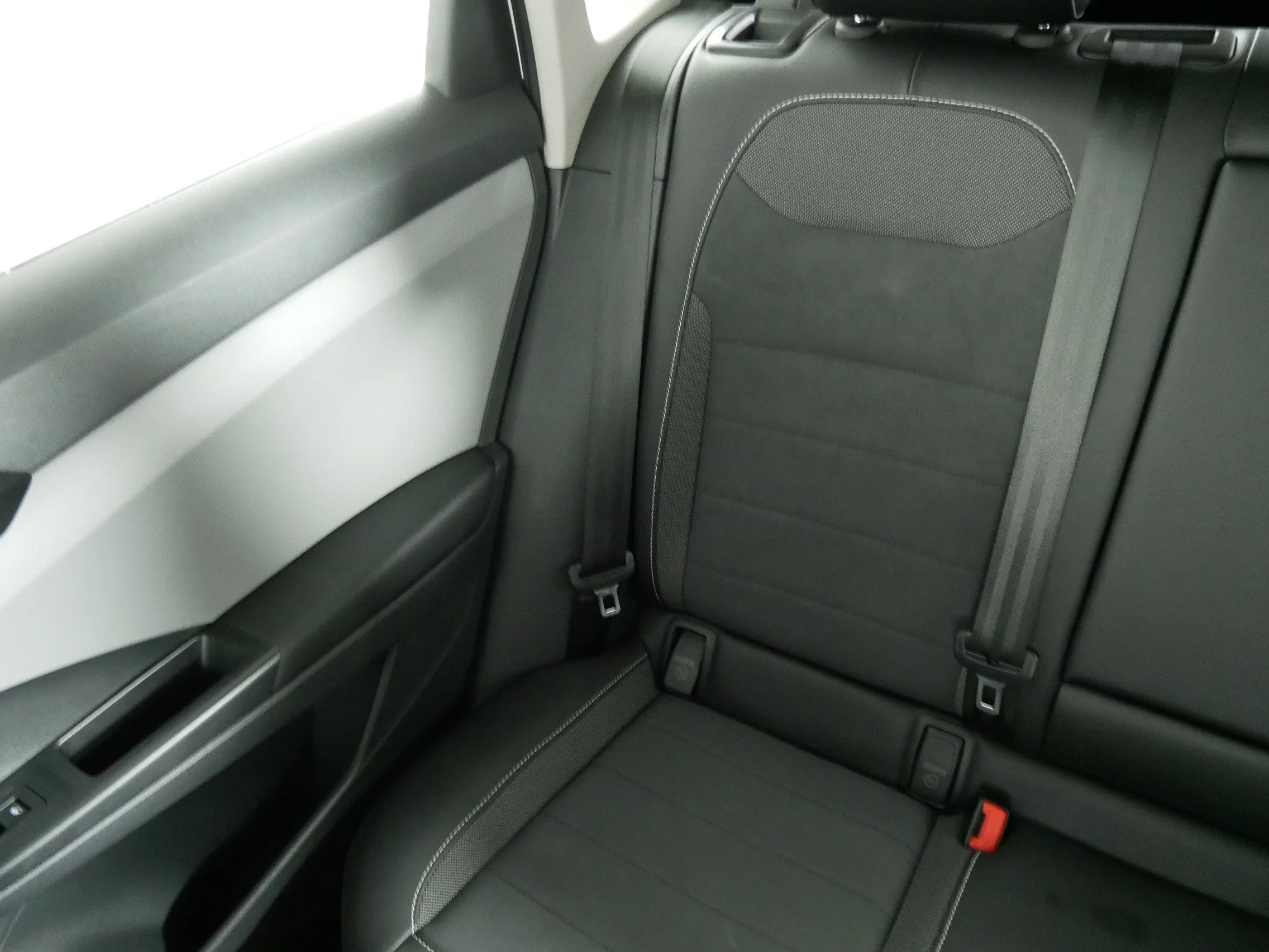 Certified Used 2023 Pure White Volkswagen SE image 12