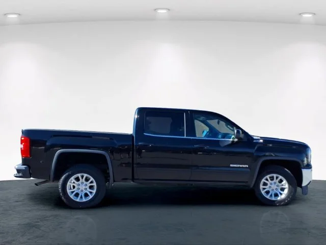 Used 2017 Black GMC SLE image 5