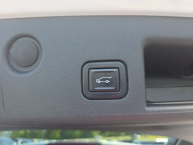 Used 2022 White Chevrolet LT image 14