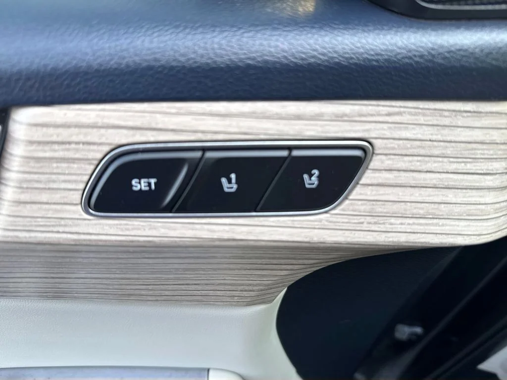 Used 2021 Graphite Hyundai SEL image 11