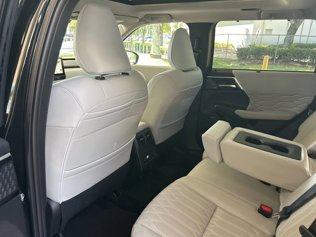 2025 Mitsubishi Outlander SEL Platinum Edition - Photo 38