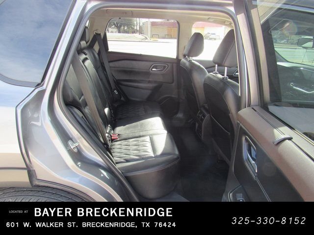 Used 2021 Gray Nissan Platinum image 12