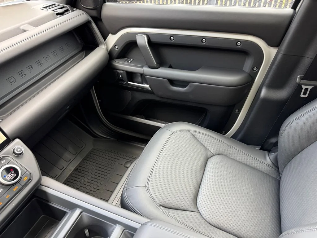 New 2026 Fuji White Land Rover S image 22