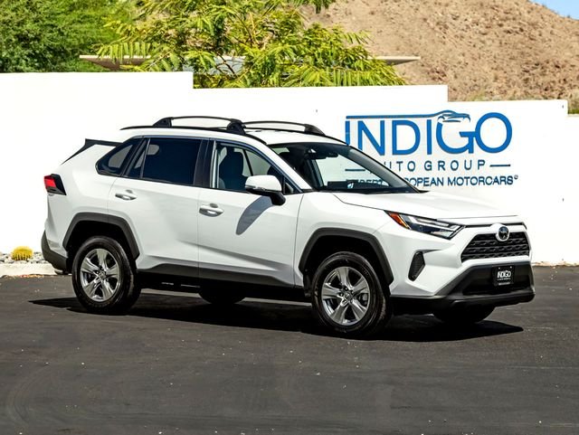 Used 2025 Ice Cap Toyota XLE image 4