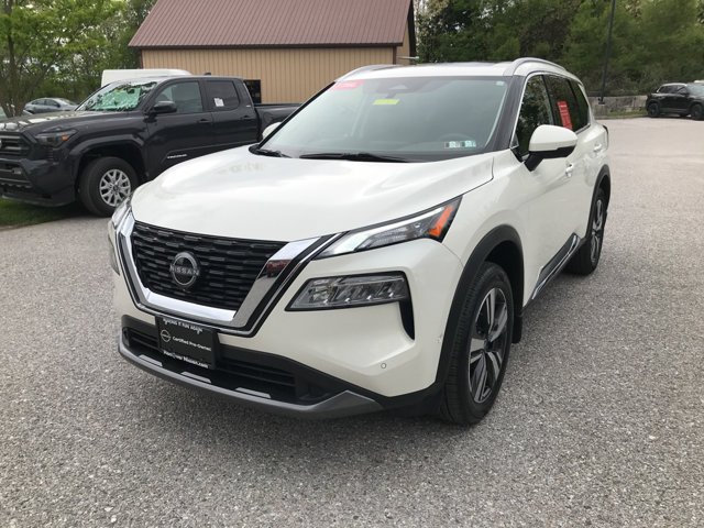Used 2023 Pearl White Tricoat Nissan SL image 3