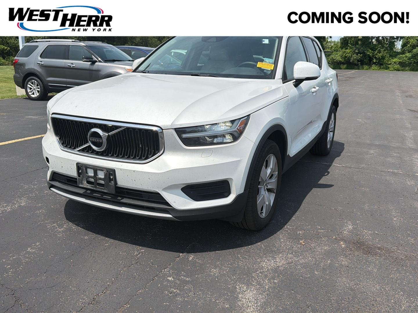 2022 Volvo XC40 T5 Momentum AWD's photo