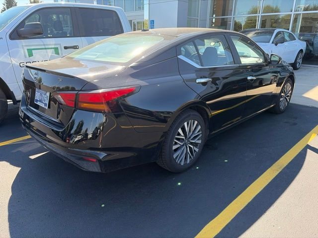 Used 2025 Black Nissan 2.5 SV image 4