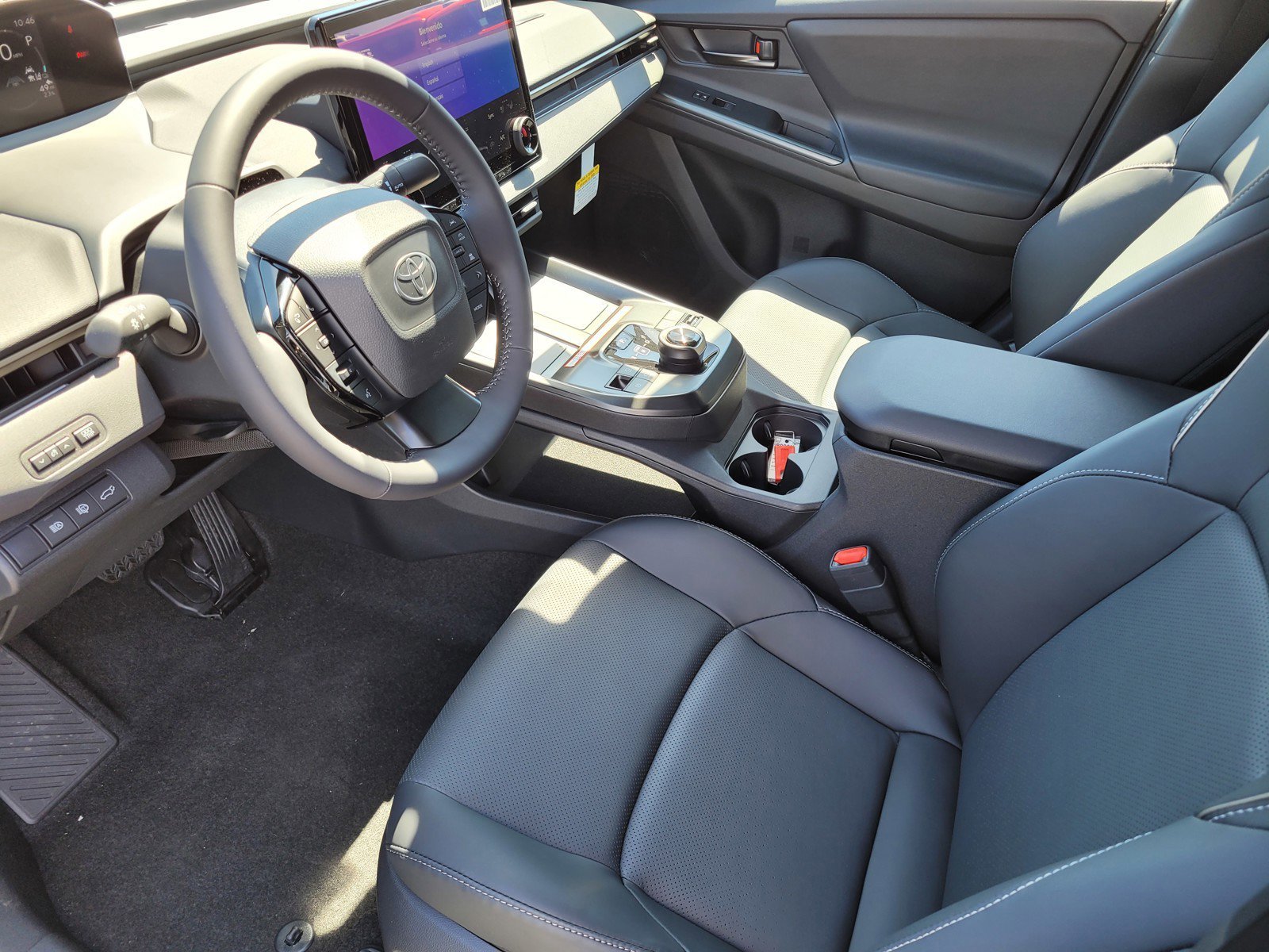 New 2026 Wind Chill Pearl with Midnight Black Metallic roof <sup>1</sup> Toyota  Limited image 8