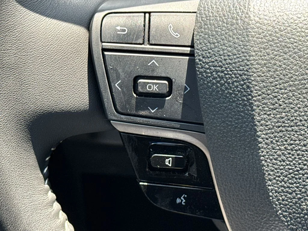 Used 2025  Toyota SE image 24