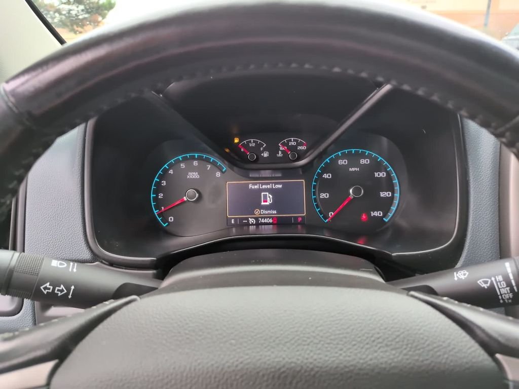 Used 2022 Red Chevrolet Z71 image 25
