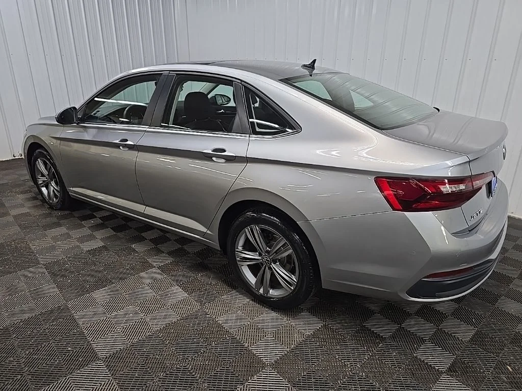 Used 2024 Gray Volkswagen 1.5T SE image 9