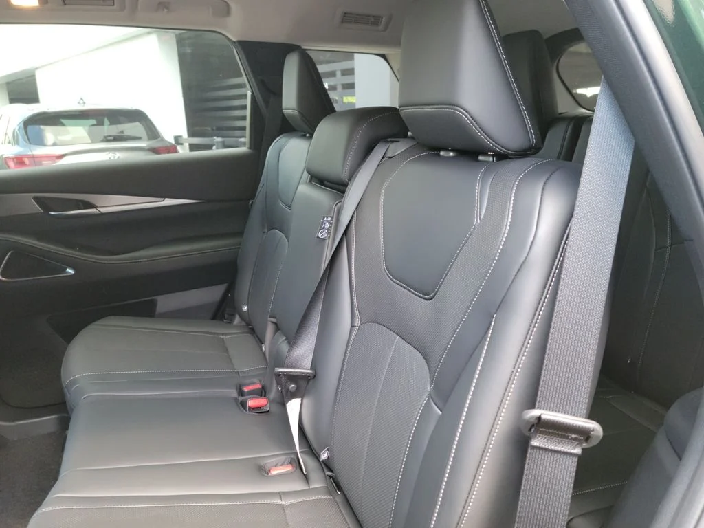 New 2027 HARBOR GRAY INFINITI Luxe FWD image 8