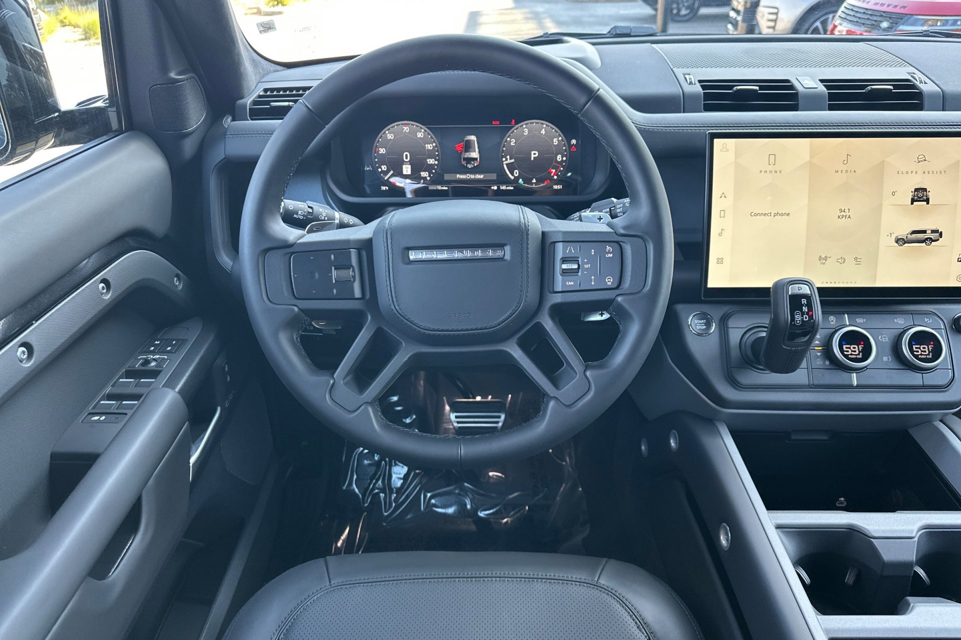 2026 Land Rover Defender V8 - Photo 16
