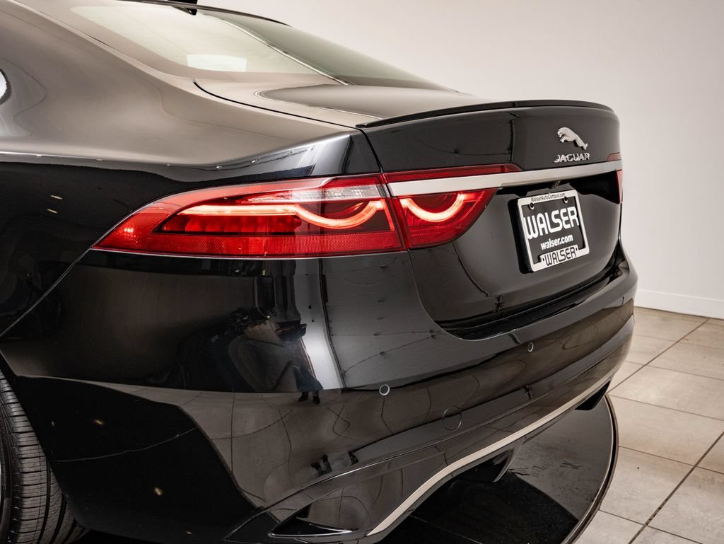 2024 Jaguar XF R-Dynamic SE - Photo 18